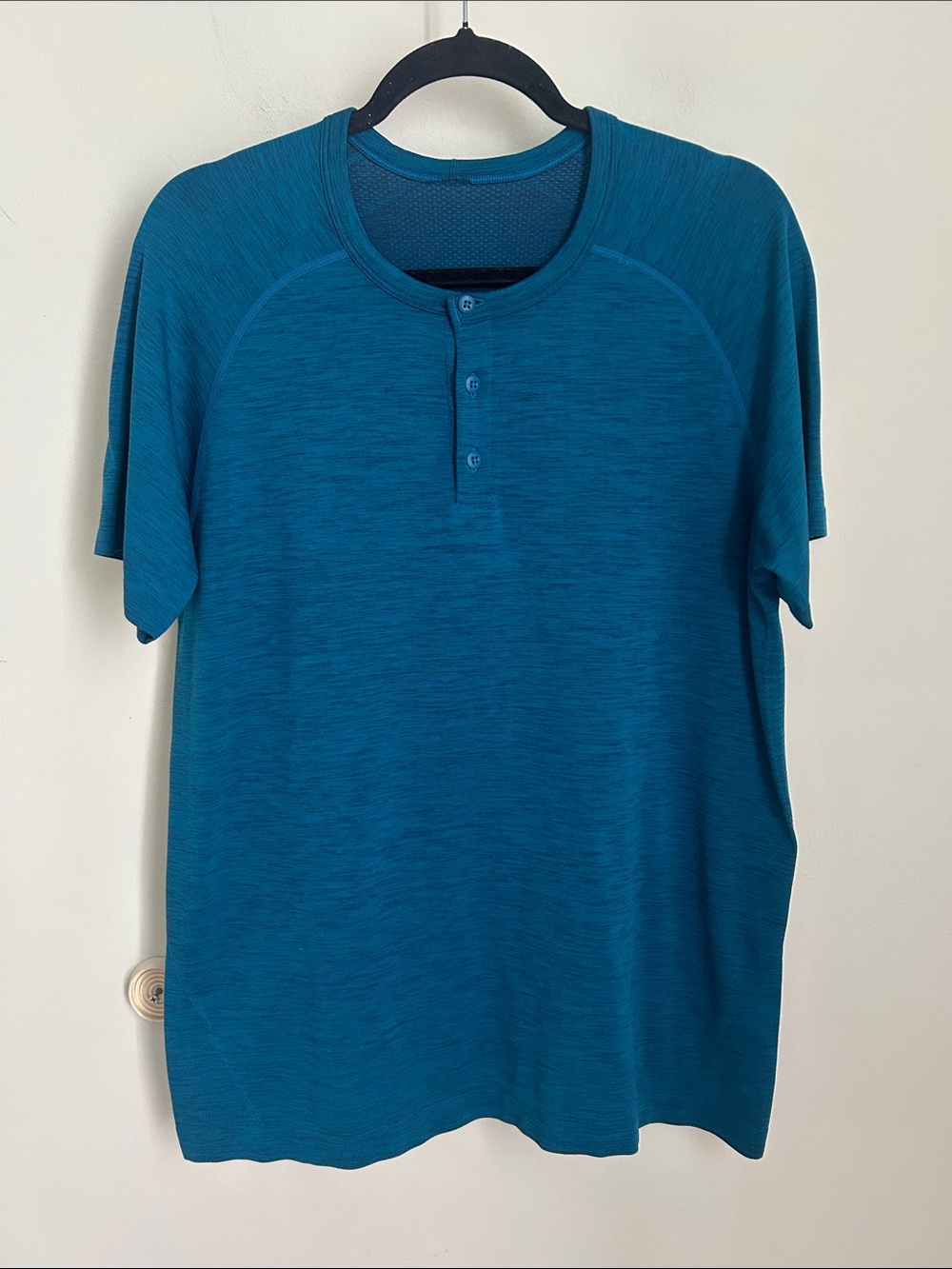 lululemon athletica Men's Short Sleeve Henley in Teal Blue